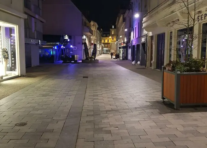 Nid Douillet Au Centre Ville