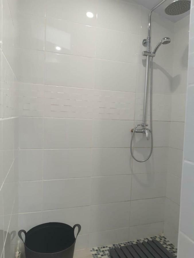 Nid Douillet Au Centre *